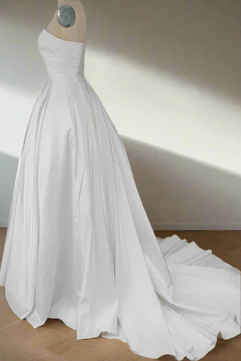 Elegant Strapless Long Bridal Dress with Sweetheart