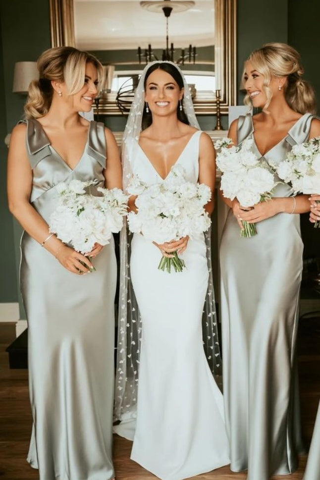 V-Neck Empire Waist Bridesmaid Dresses with Bow Tie