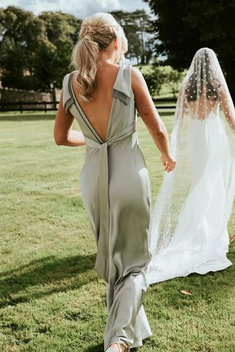 V-Neck Empire Waist Bridesmaid Dresses with Bow Tie