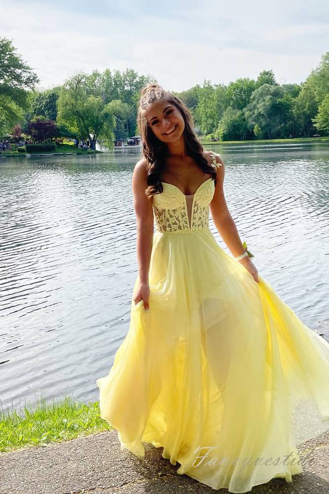 Straps Yellow Applique A-Line Tulle Prom Dress