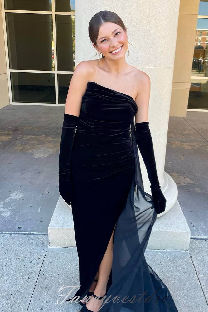 Elegant Strapless Black Pleated Prom Dress with Long Sleeves